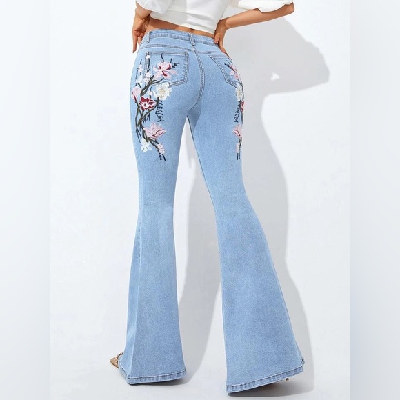 Shein Floral Embroidered Flared light blue Jeans size L 80%Cotton 15% polyester - Picture 3 of 10